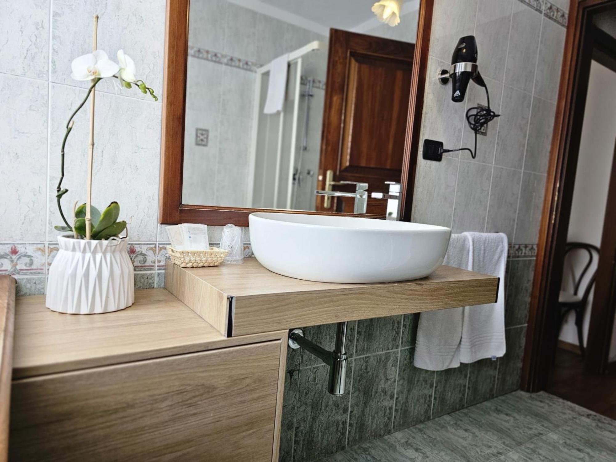 Hotel Bucaneve Bardonecchia Bagian luar foto