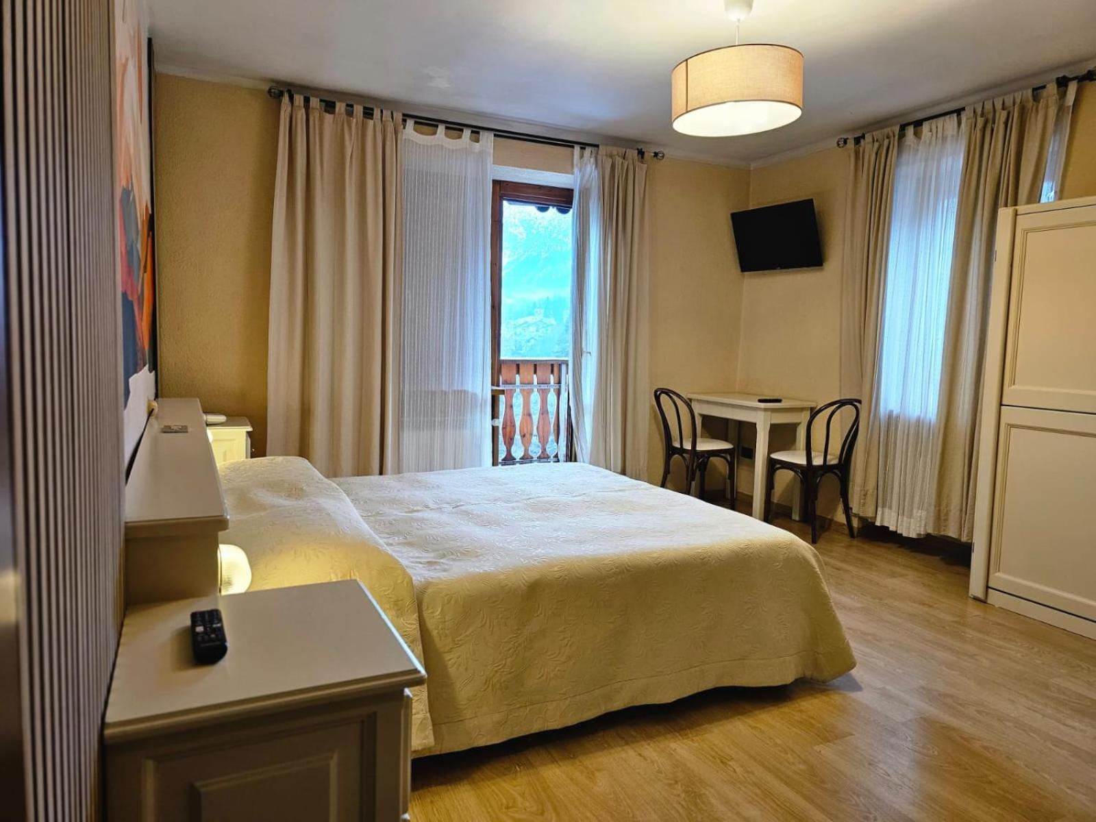 Hotel Bucaneve Bardonecchia Bagian luar foto