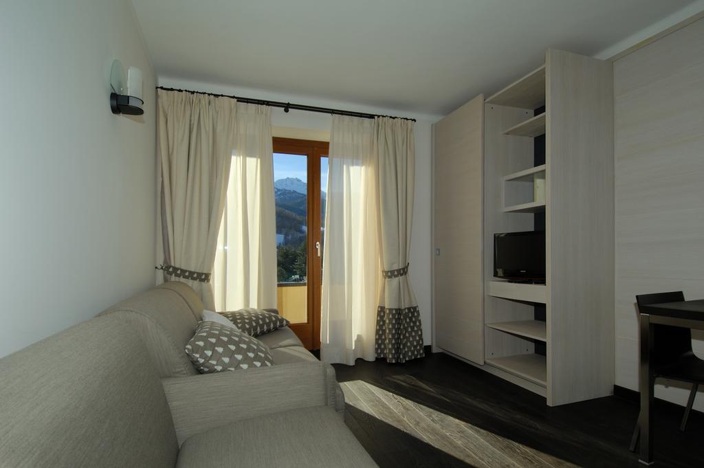 Hotel Bucaneve Bardonecchia Ruang foto
