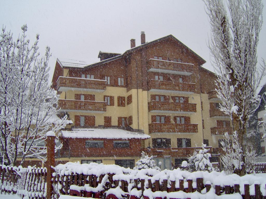 Hotel Bucaneve Bardonecchia Bagian luar foto