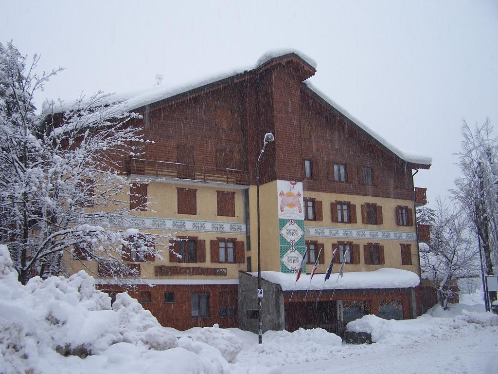 Hotel Bucaneve Bardonecchia Bagian luar foto