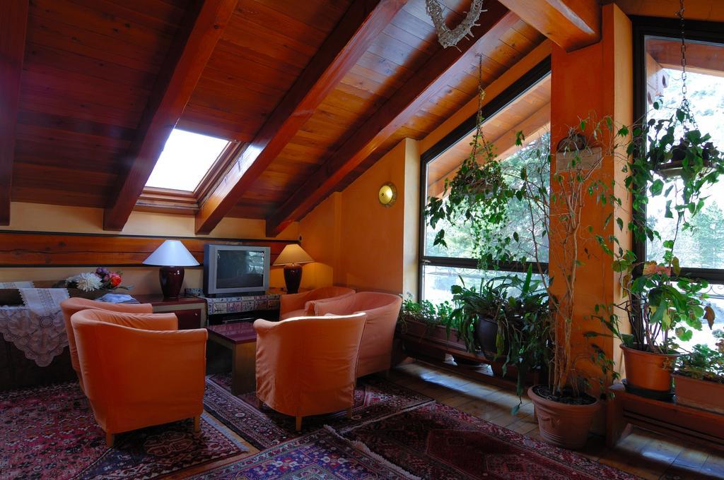 Hotel Bucaneve Bardonecchia Bagian luar foto