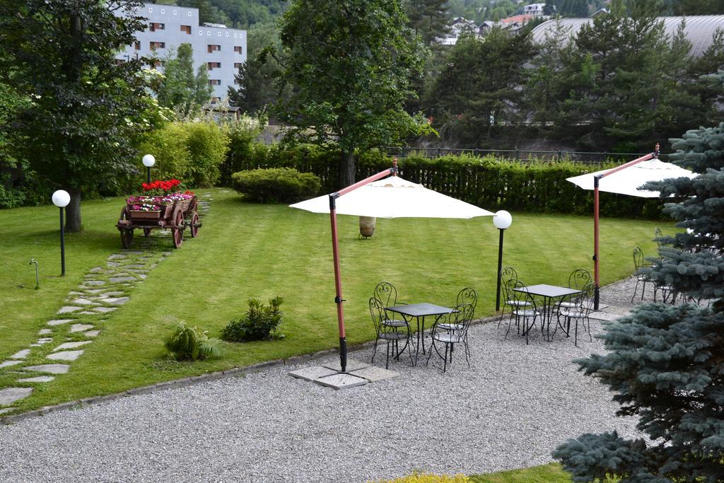 Hotel Bucaneve Bardonecchia Bagian luar foto