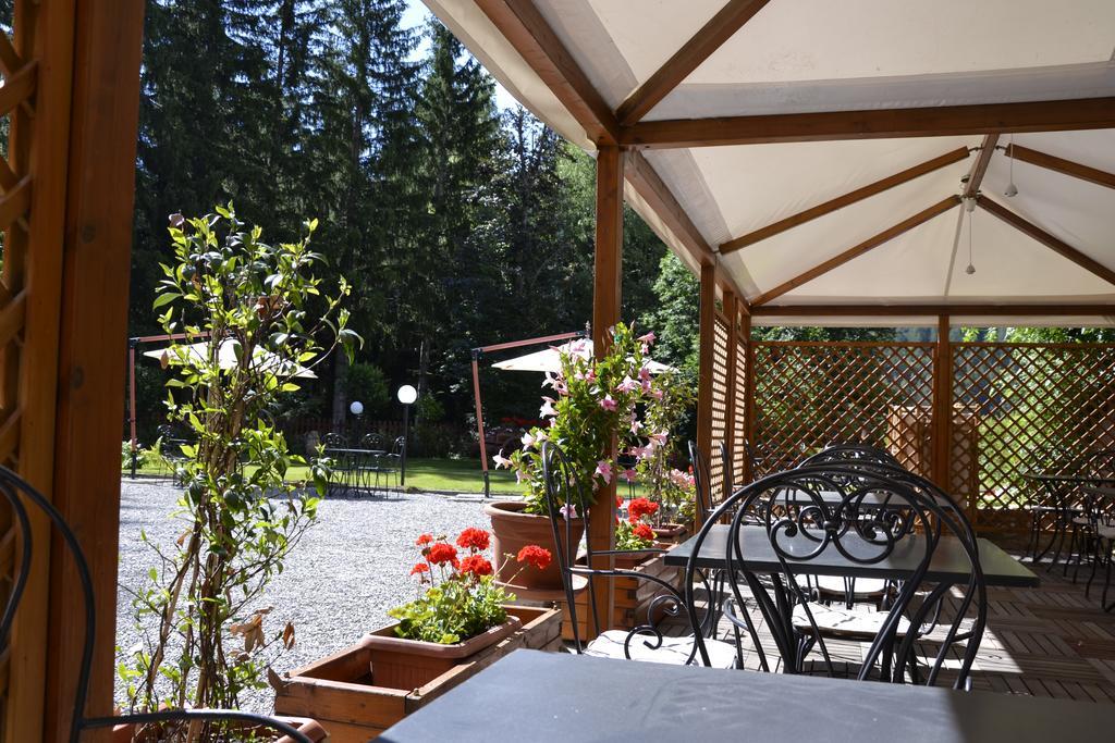 Hotel Bucaneve Bardonecchia Bagian luar foto