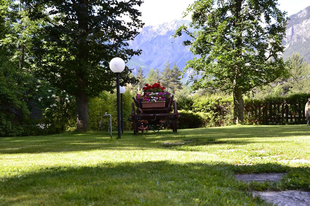 Hotel Bucaneve Bardonecchia Bagian luar foto