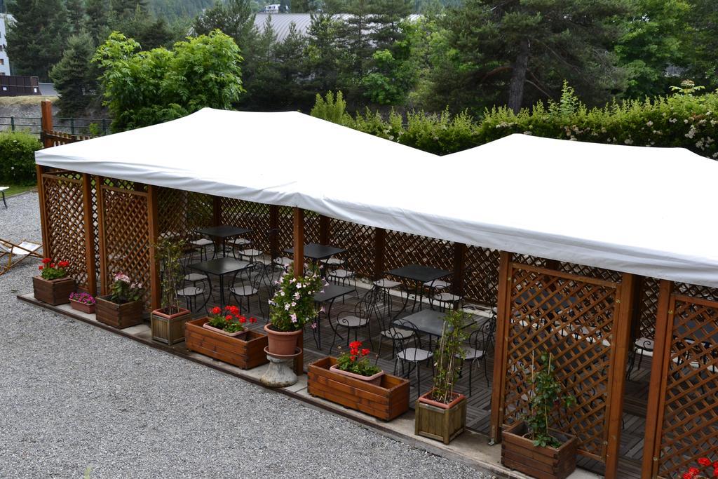 Hotel Bucaneve Bardonecchia Bagian luar foto