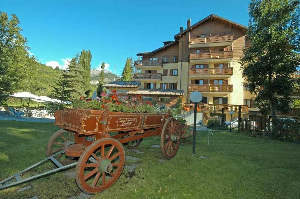 Hotel Bucaneve Bardonecchia Bagian luar foto