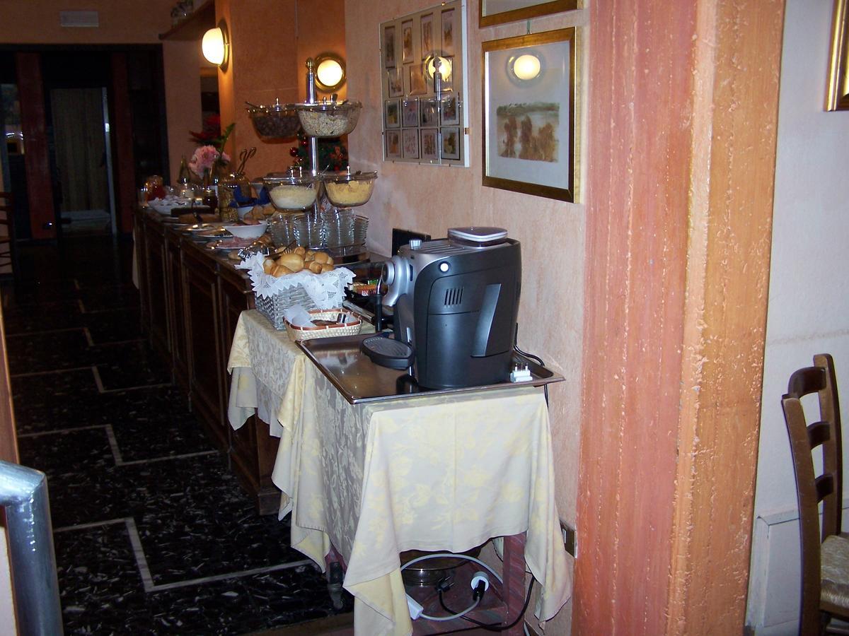 Hotel Bucaneve Bardonecchia Bagian luar foto