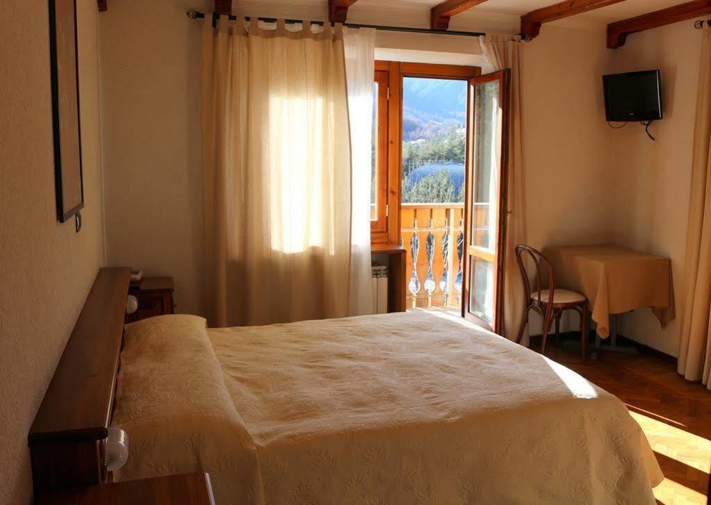 Hotel Bucaneve Bardonecchia Bagian luar foto